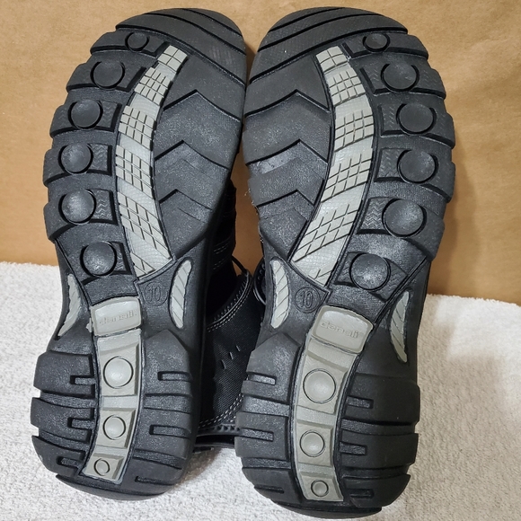 NEW High Sierra closed toe Sandals